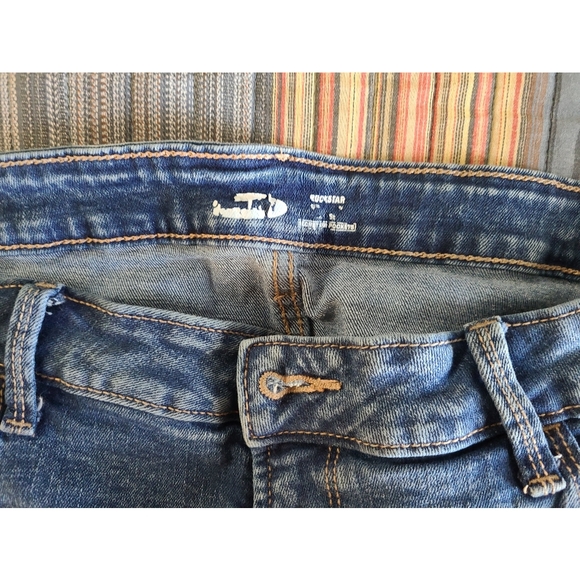 Distressed Old Navy Jeans - Picture 5 of 6